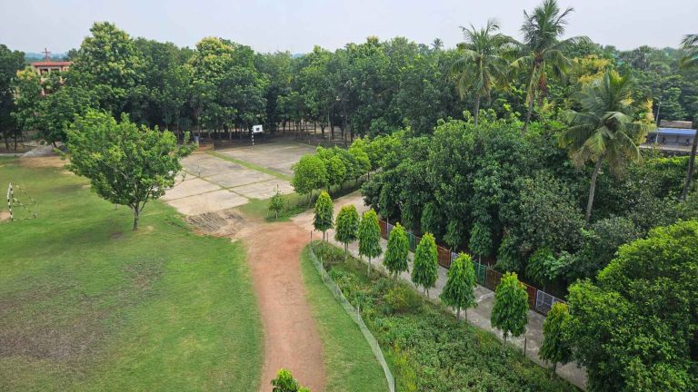 Claret School Surrounding